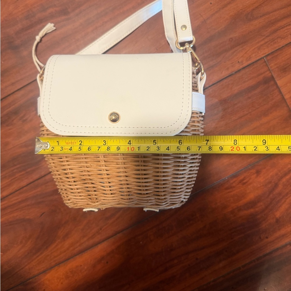 Tommy Bahama Natural Woven Rattan Crossbody with White Flap - Picture 9 of 12